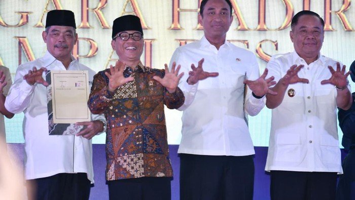 Detik Indonesia : Mendes Yandri – Kepala BNN Deklarasi Indonesia Bersinar, Komitmen Perangi Narkoba